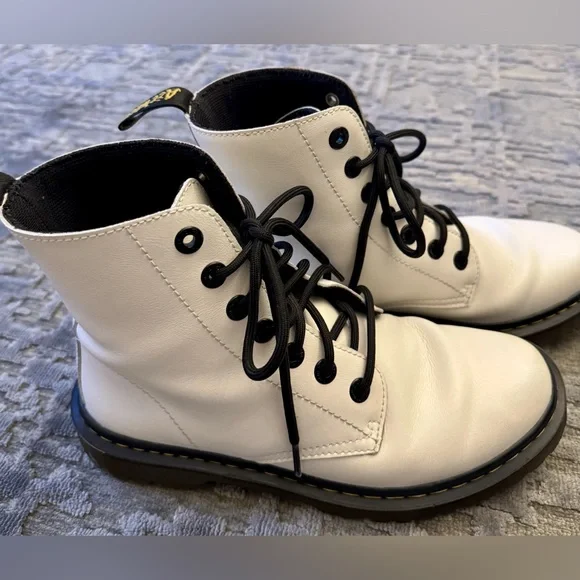 Dr. Martens White Smooth Leather Lace-Up Boots – Size 8 EU 39 EUC - Picture 4 of 7